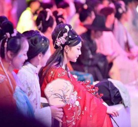 苏州汉服模特兼职(想做汉服模特去哪里找)