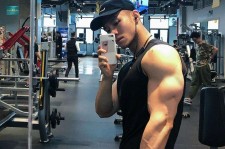 苏州肌肉男模(肌肉男模拟器)