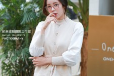 苏州兼职模特被摄影师亲(兼职模特被摄影师亲了)