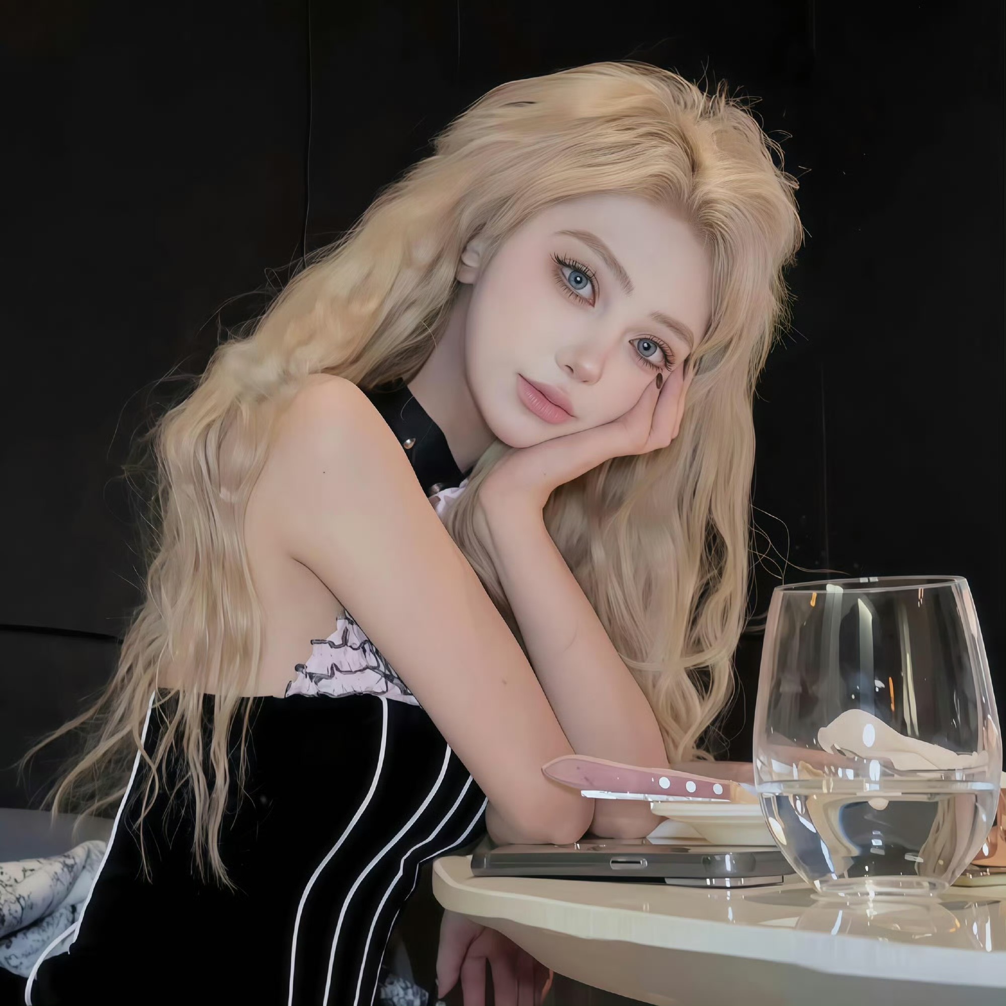 苏州伴游女生晨露的资料
